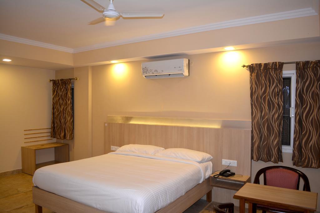 Hotel Royal Opera Bangalore Habitación foto