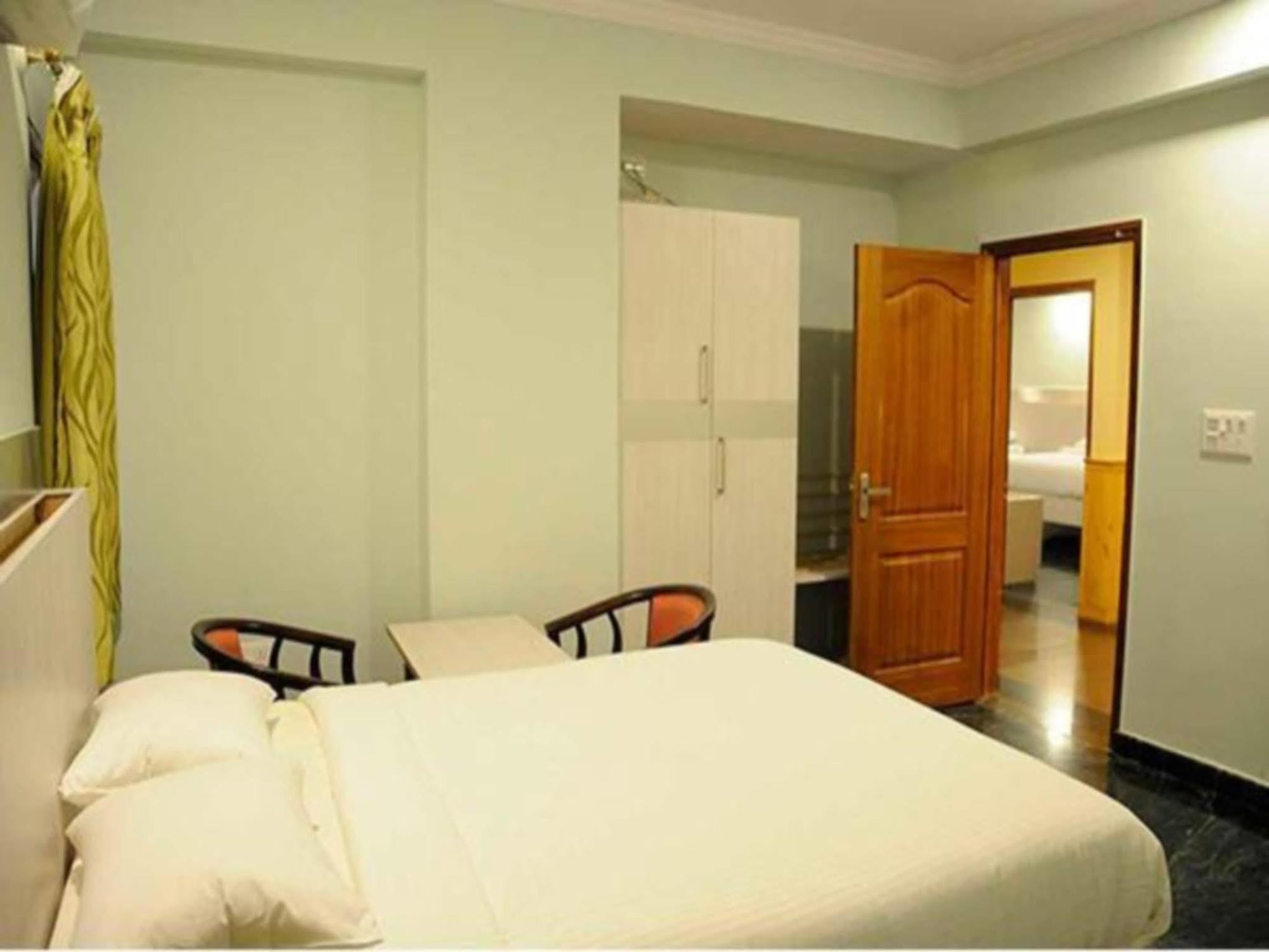 Hotel Royal Opera Bangalore Exterior foto